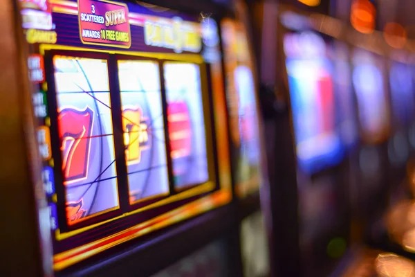 result hongkong Teen Patti dealer showing three-card hands
